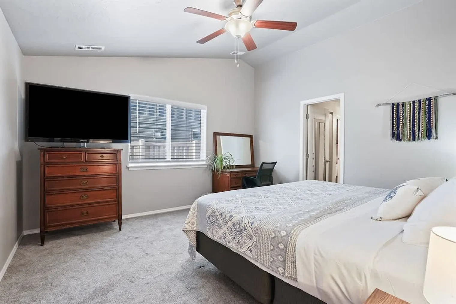 3 bed, 2.0 bath, $5,823 — Photo 4