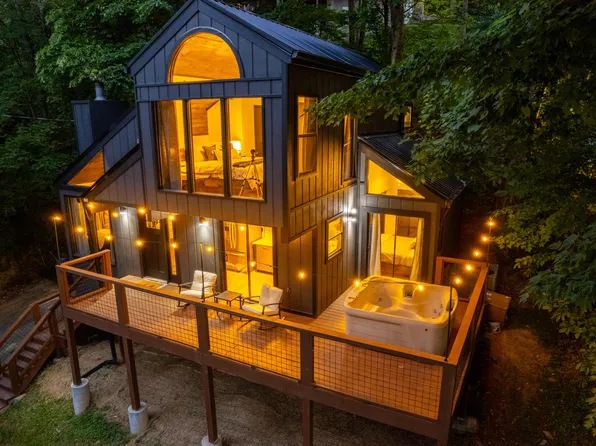 1576 Zermatt Dr, Gatlinburg, TN 37738