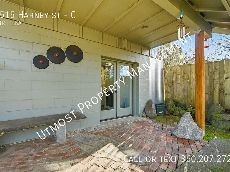 2515 Harney St #C — Photo 9