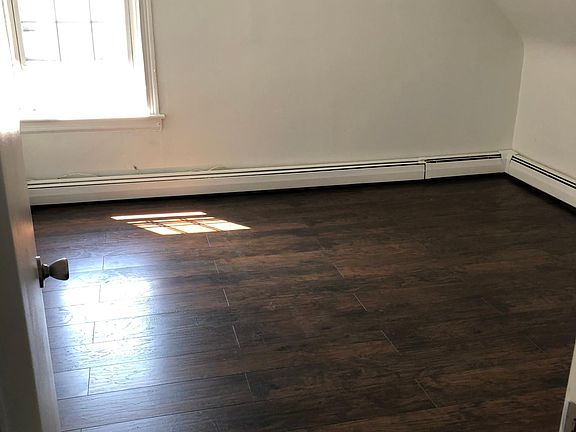 4th image of 449 4th Ave W Floor 3
