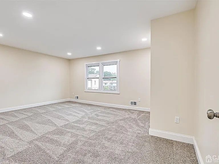 1st image of 22 Highview Dr