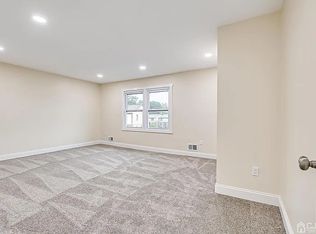 22 Highview Dr, Woodbridge, NJ 07095