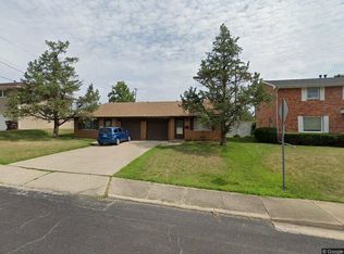 2209 W Westport Rd, Peoria, IL 61615