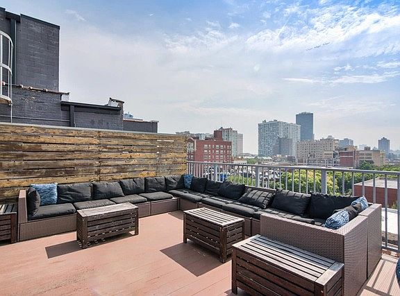 3rd image of 5714 N Winthrop Ave #303