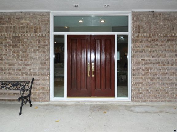 3rd image of 1059 Flagmore Dr