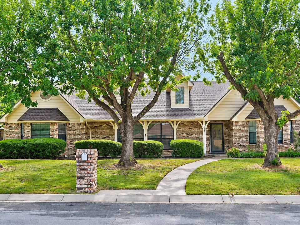 405 S Denton Ave