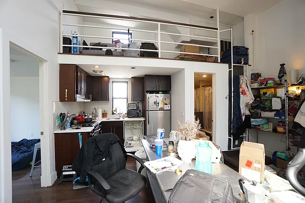 Rented by Rennit Inc. | media 21