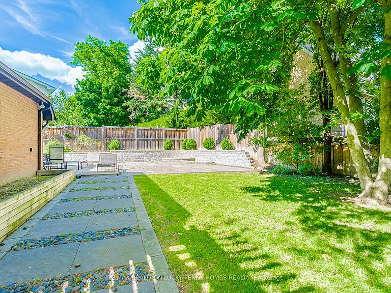 6 Village Squire Ln — Photo 38