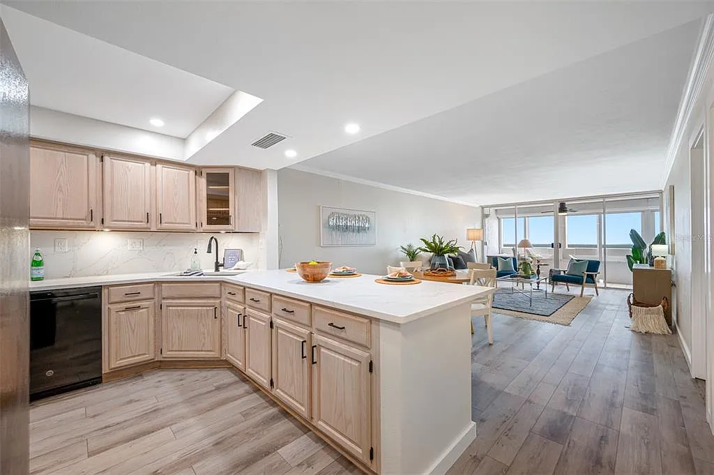 1 bed, 1.5 bath, 995 sqft, $2,495 — Photo 3
