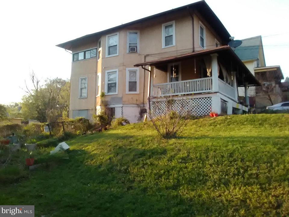 1st image of 2906 25th St NE