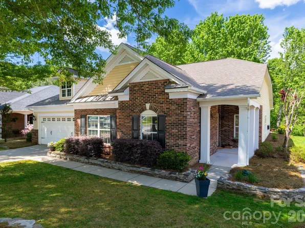 241 Loch Stone St, Fort Mill, SC 29715
