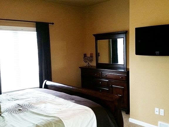 Master bedroom 14x11'