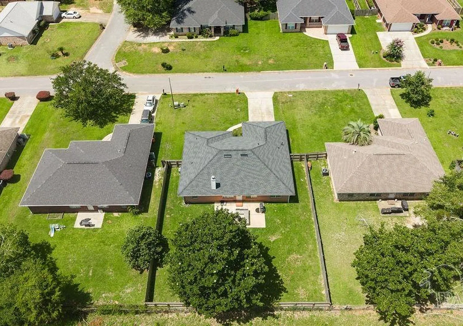 Charming 4 bedroom 3 bathroom in Silverglen Estates — Photo 4
