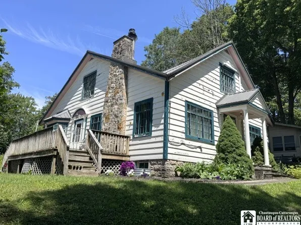 8 Marion St #Ld, Lily Dale, NY 14752