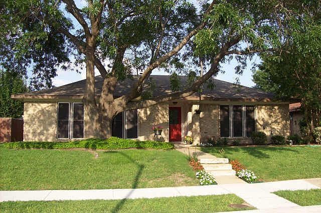 1st image of 202 Edgewood Dr