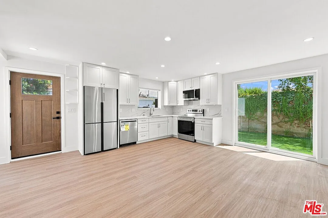 3 bed, 3.0 bath, 1223 sqft, $3,600 — Photo 4