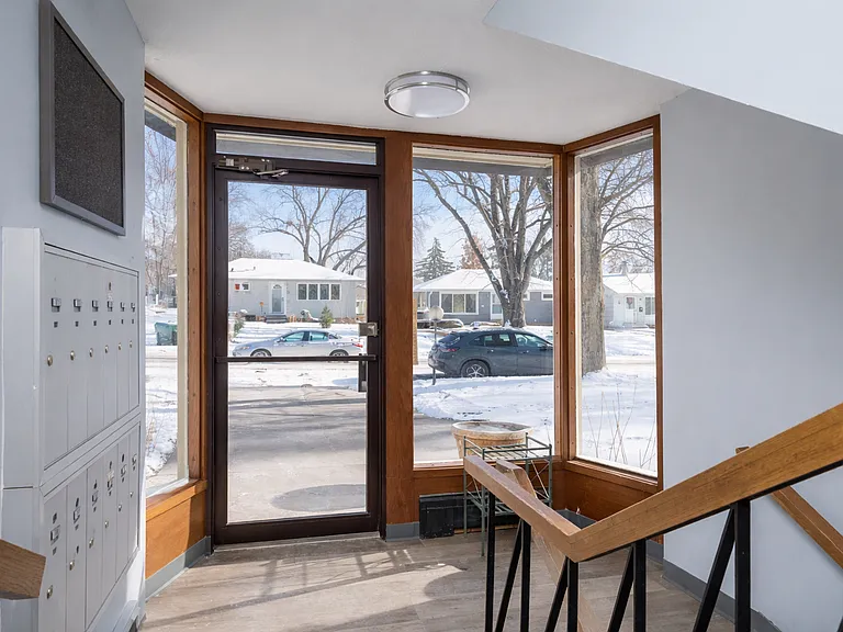 Lynn Plaza Apartments — Photo 4