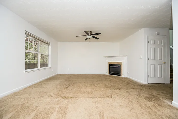 3 bed, 2.5 bath, 1869 sqft, $1,925 — Photo 2
