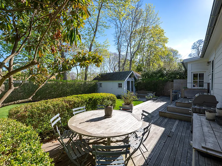 160 Jermain Ave — Photo 16