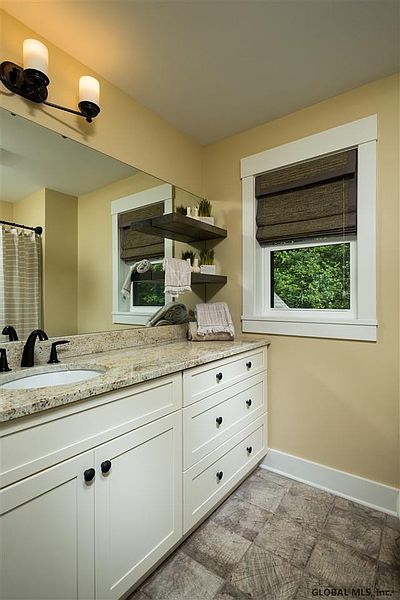 3rd image of 309 W CIRCULAR Street