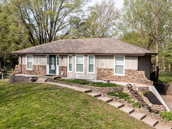 1219 N 8th St, Lansing, KS 66043