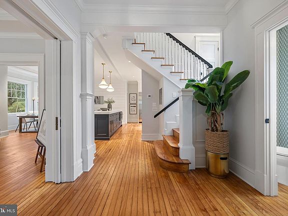 2nd image of 520 Woodlawn Rd