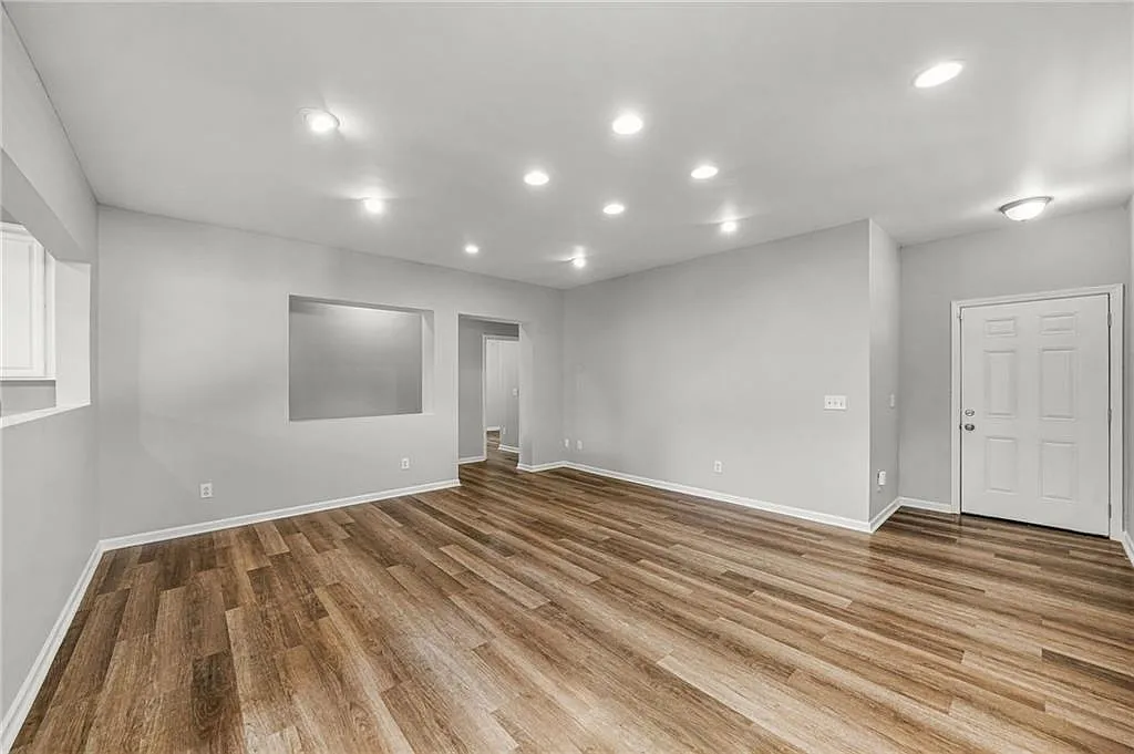 3 bed, 2.0 bath, 1935 sqft, $2,050 — Photo 4