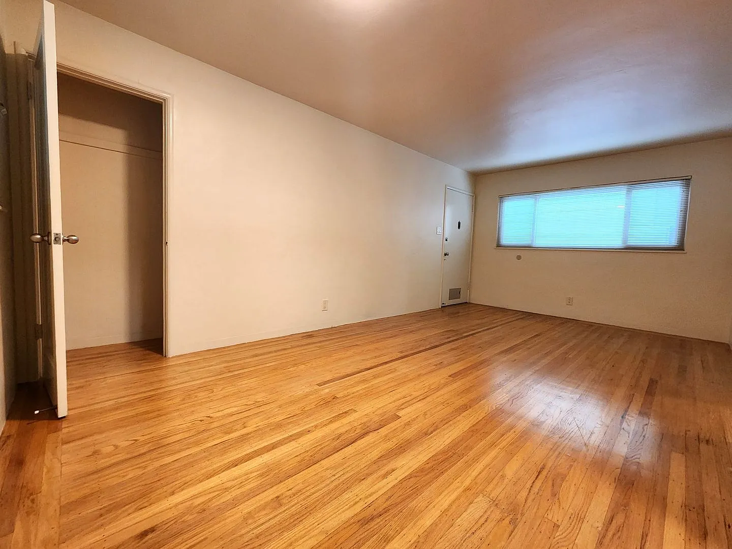 Updated one bedroom in downtown Palo Alto with in-unit washer and dryer. — Photo 3
