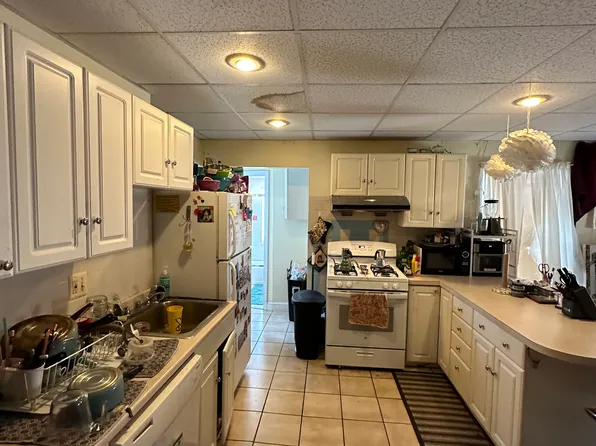 569 Cambridge St APT 2, Boston, MA 02134