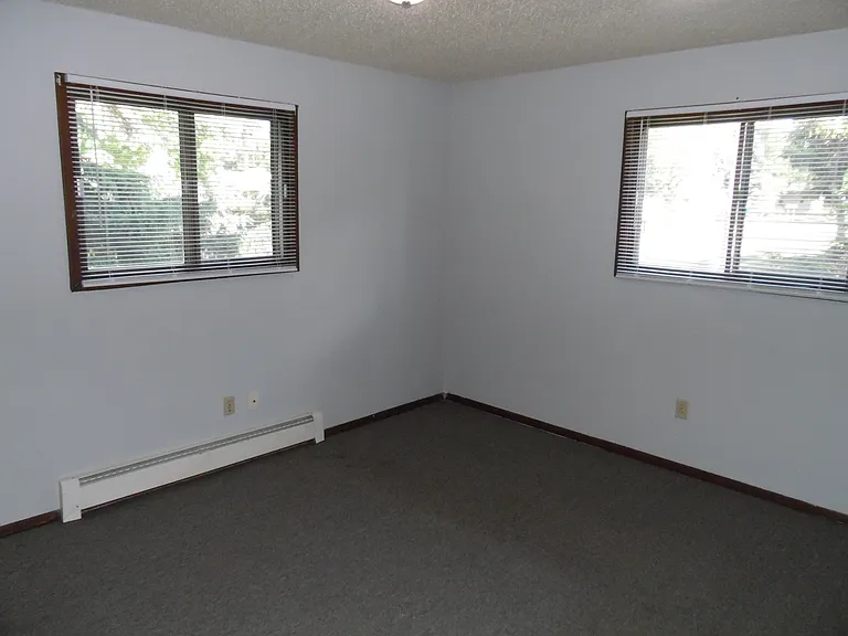 Arnold's Park Apartments — Photo 21