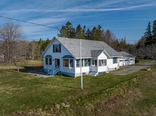 502 Reach Rd, Sargentville, ME 04673