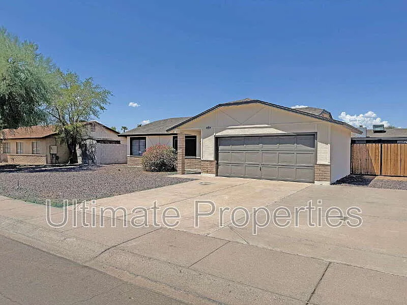 9538 W Echo Ln