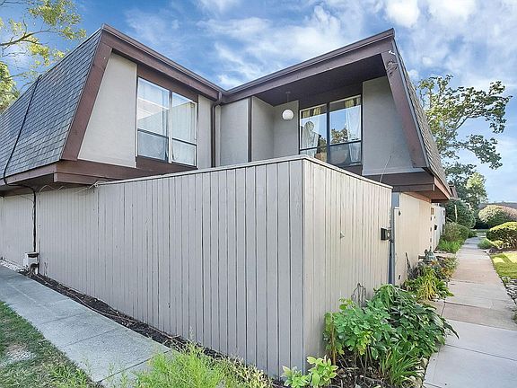 2nd image of 5495 Worthington Forest Pl E