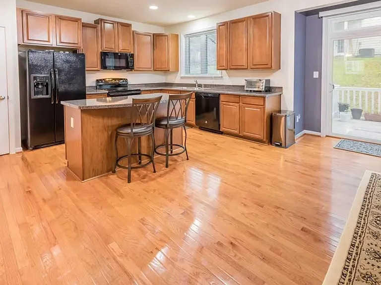 3910 Sun Way — Photo 7