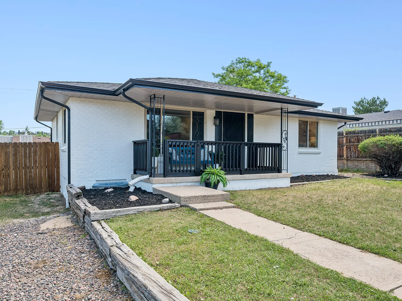 Golden Rental — Photo 1