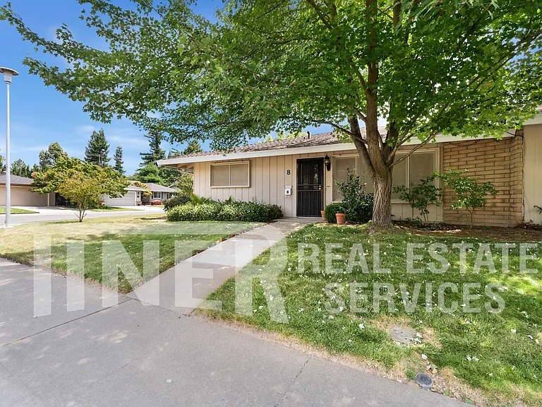 8 Saratoga Cir — Photo 5