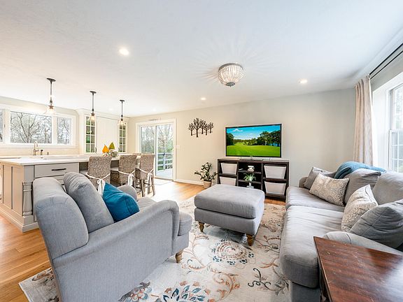4th image of 120 Great Hill Drive