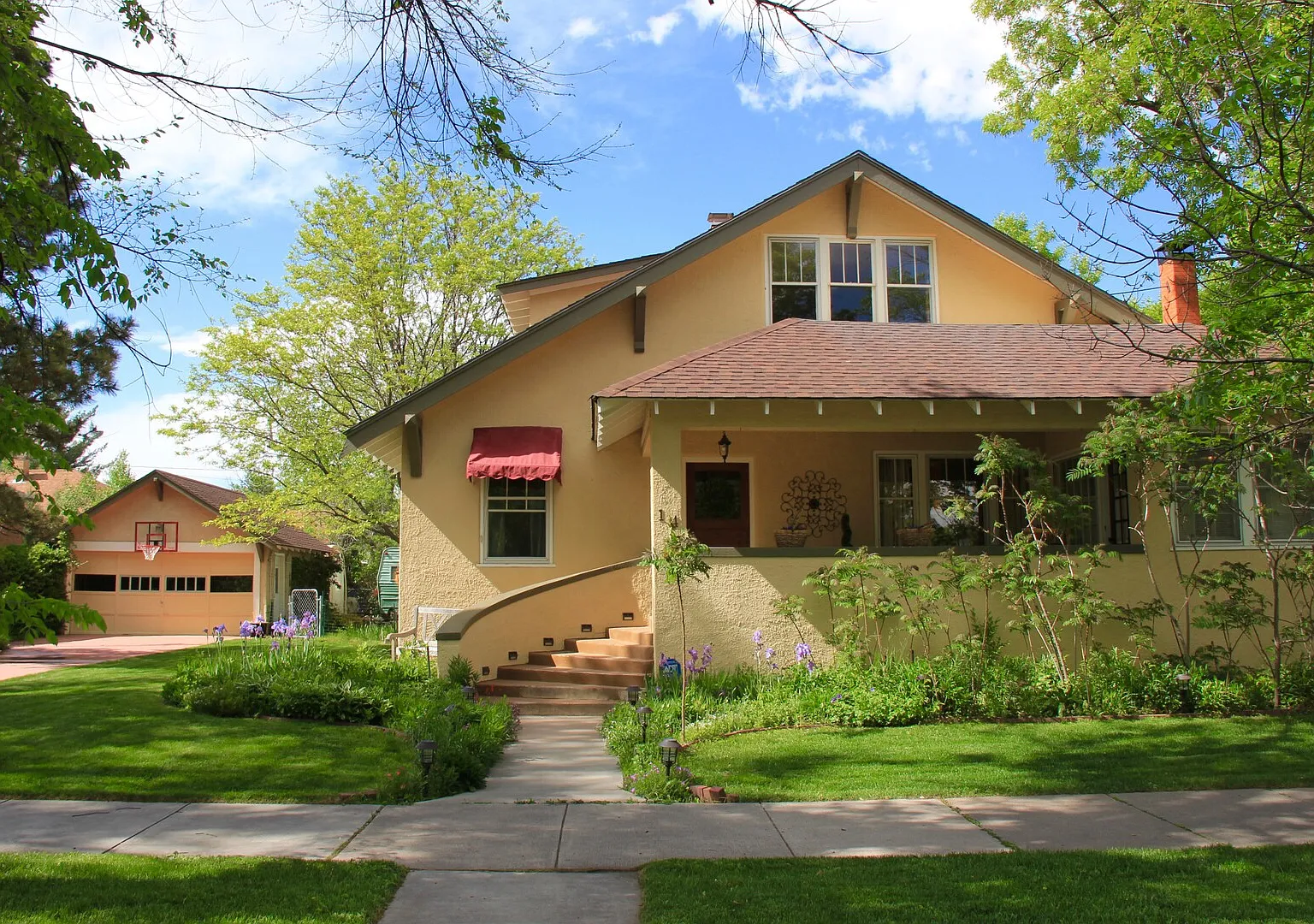 Bring the WHOLE Family: Pet & Family-Friendly Craftsman, central COS — Photo 2