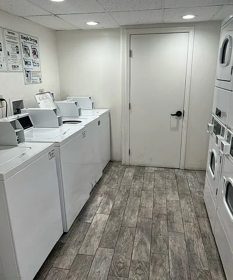 1450 Locust Ave #323 — Photo 5