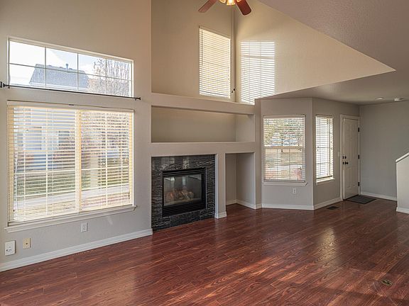 Living Room with gas fireplace