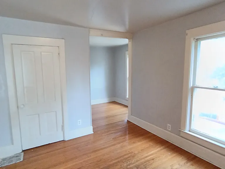 721 E 13th St #4 — Photo 4