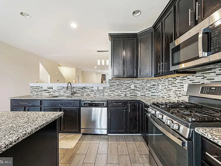 1340 Carrick Ct — Photo 10