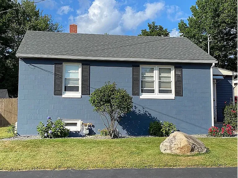 83 Lucille St — Photo 1