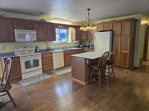 5th image of 207 S Peach Ave