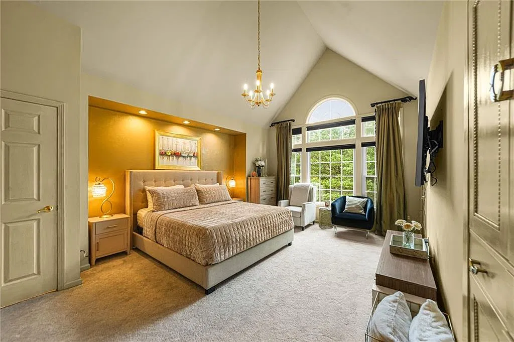 3 bed, 2.5 bath, 2200 sqft, $5,800 — Photo 3