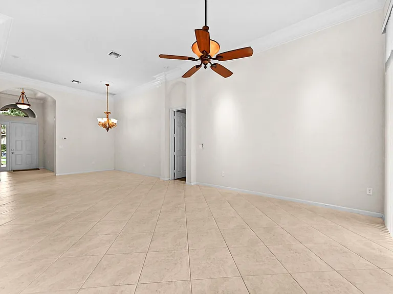6823 Fabiano Cir — Photo 17
