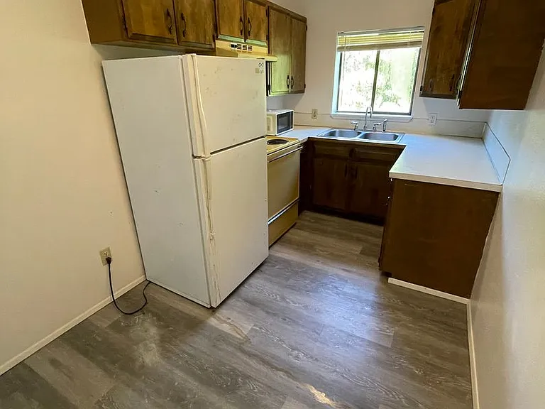 514 N F St — Photo 3
