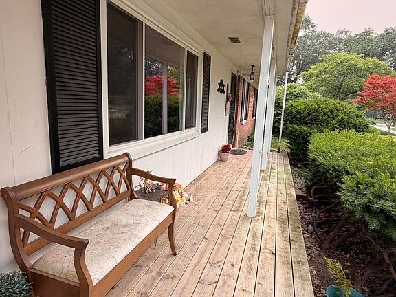 4th image of 1499 Eastwood Dr
