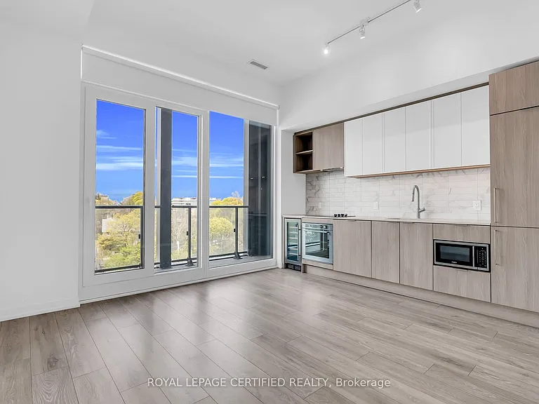2020 Bathurst St #919 — Photo 11