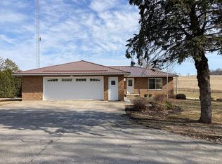 896 Cooks Rd, Waukon, IA 52172